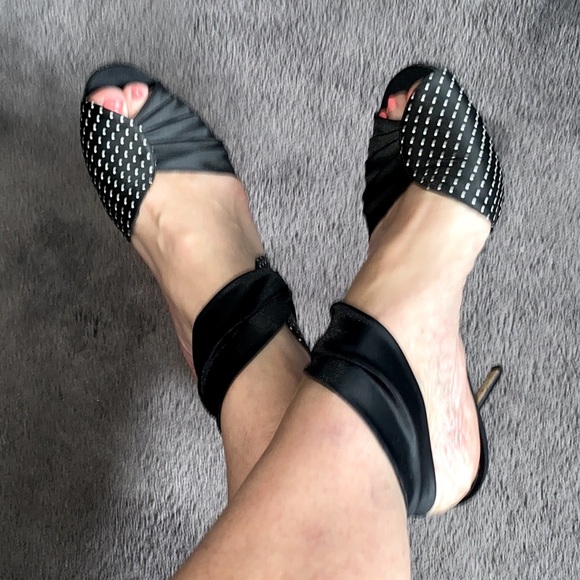 Manolo Blahnik • “Bimba Pois” BW Heels - Picture 12 of 16